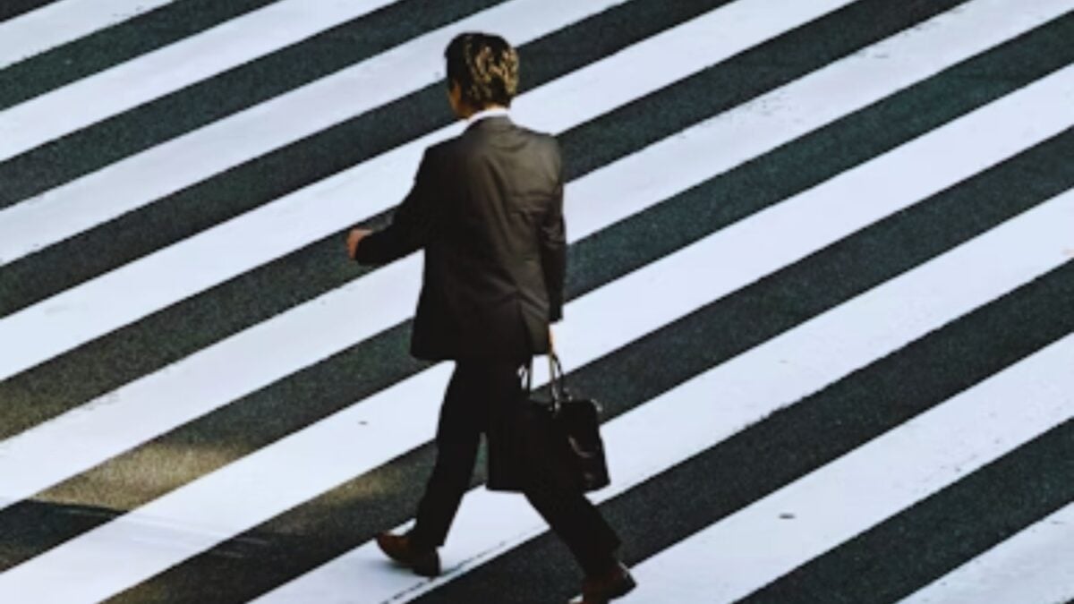 La cara y la voz pueden entrenarse para esconder lo que sentimos. Durante años pensamos que esas eran las principales pistas emocionales, pero un nuevo estudio apunta a algo mucho más difícil de controlar: el modo en que coordinamos brazos y...