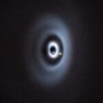 Astrónomos observan desde Chile uno de los mejores retratos del pasado de nuestro sistema solar. Alrededor de una estrella joven ya se están formando al menos dos planetas y podría haber más en camino