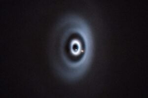 Astrónomos observan desde Chile uno de los mejores retratos del pasado de nuestro sistema solar. Alrededor de una estrella joven ya se están formando al menos dos planetas y podría haber más en camino