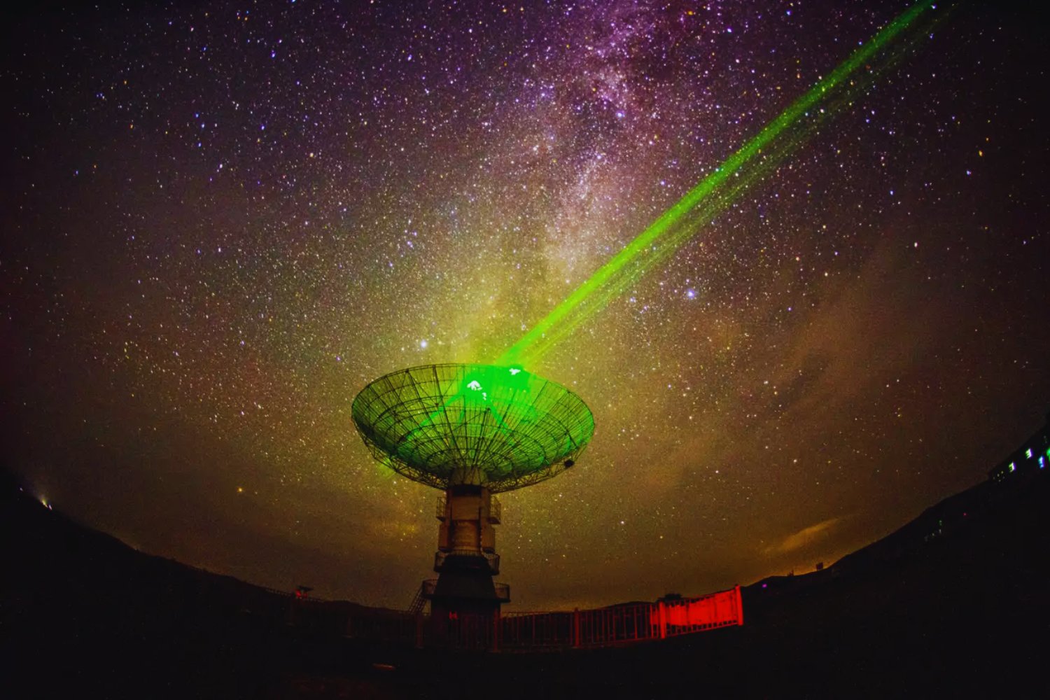Detectaron una señal débil en la luz de varias estrellas y al seguirla encontraron algo inesperado. Podría haber cientos de exoplanetas ocultos orbitando tan cerca de sus estrellas que hasta ahora eran invisibles