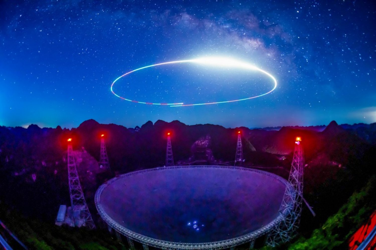 Detectaron una señal débil en la luz de varias estrellas y al seguirla encontraron algo inesperado. Podría haber cientos de exoplanetas ocultos orbitando tan cerca de sus estrellas que hasta ahora eran invisibles