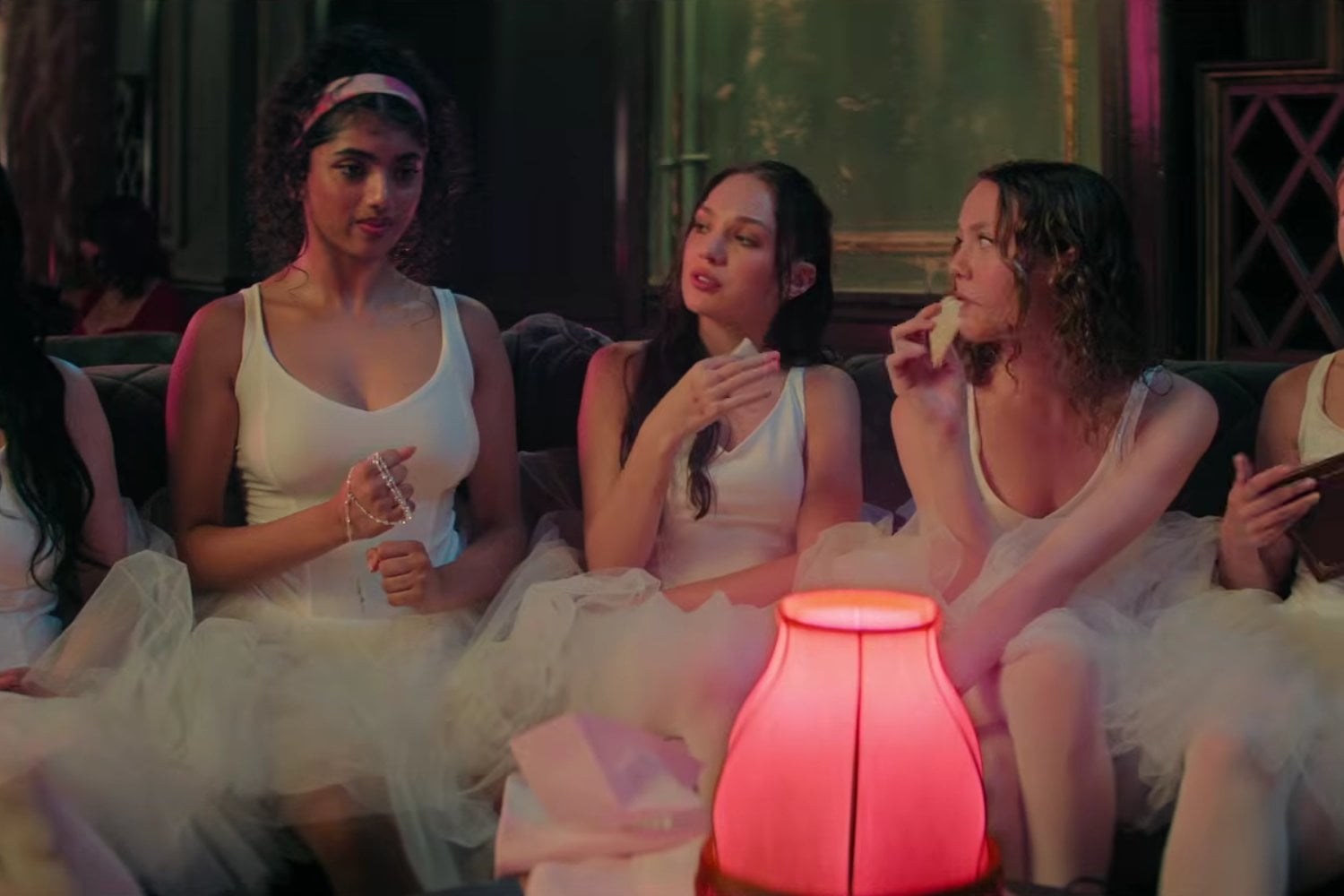 Cinco bailarinas quedan atrapadas en un bosque remoto: el thriller de supervivencia que llega a finales de marzo