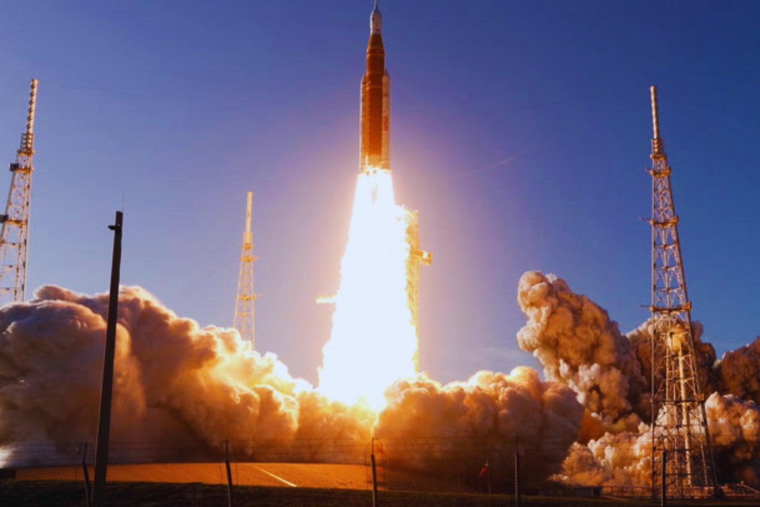 Artemis II ya dejó de orbitar la Tierra y comenzó su verdadero viaje hacia la Luna. La maniobra clave de Orión salió perfecta y marca el regreso real de los vuelos tripulados al espacio profundo