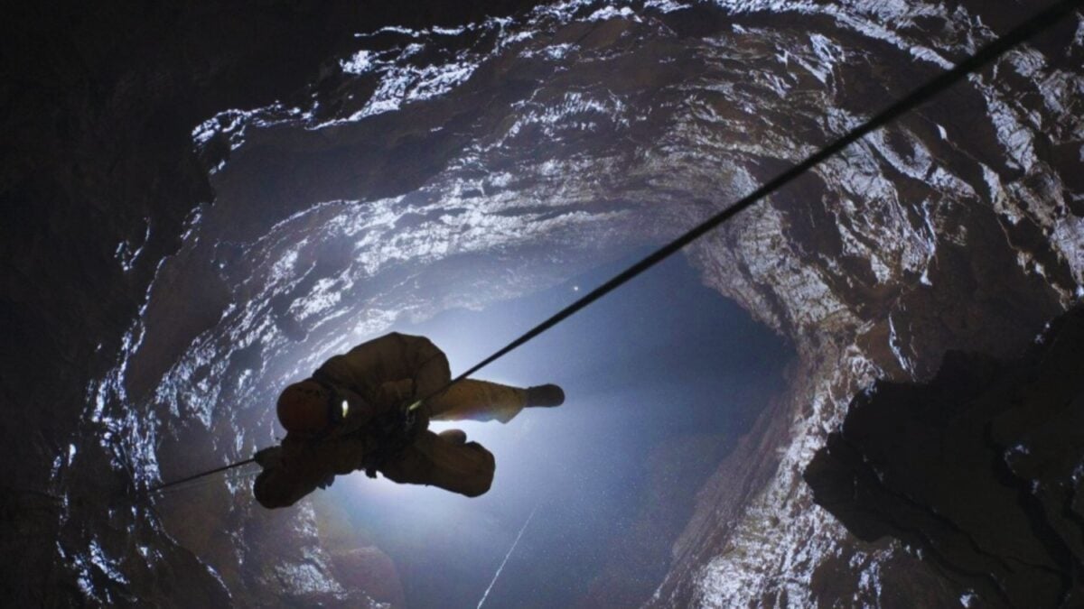 Entraron en una cueva de Nueva Zelanda sin saber que estaban bajando a una capsula del tiempo. Lo que encontraron dentro pertenece a un mundo que desapareció hace un millón de años