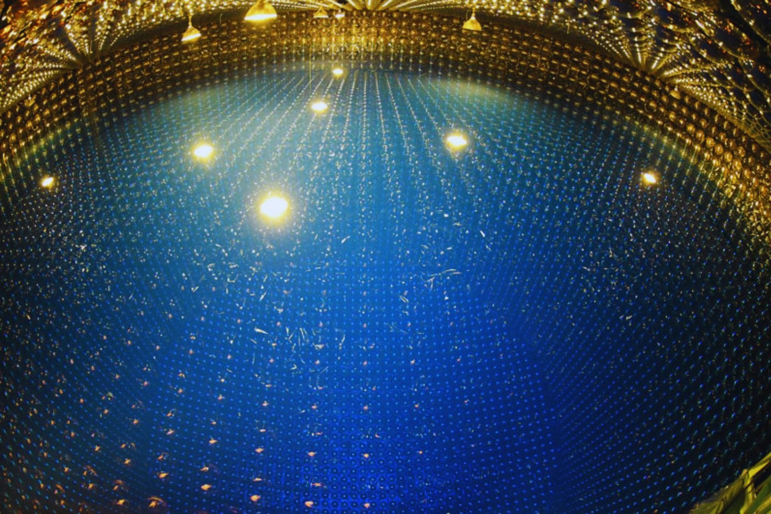 Los ordenadores cuánticos aún fallan demasiado. Este nuevo tipo de cúbit basado en superátomos gigantes promete reducir errores, frenar la decoherencia y acercarnos por fin a máquinas cuánticas universales