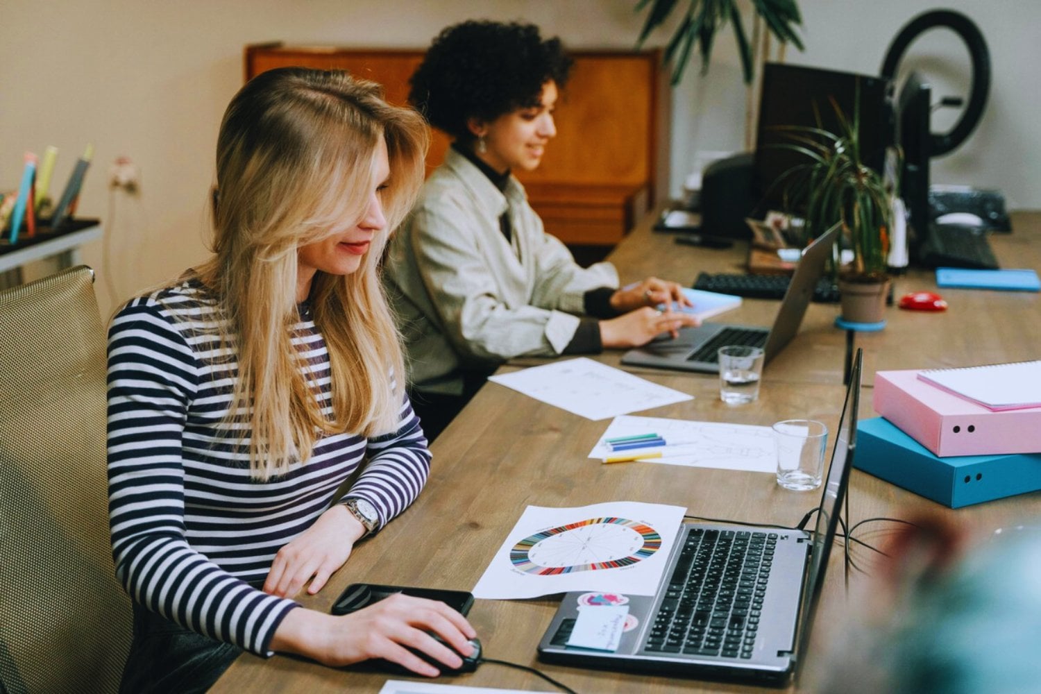 Noruega ya trabajaba menos que casi todos. Ahora quiere trabajar todavía menos sin perder productividad. La generación Z está empujando un cambio que incomoda incluso al país más eficiente de Europa