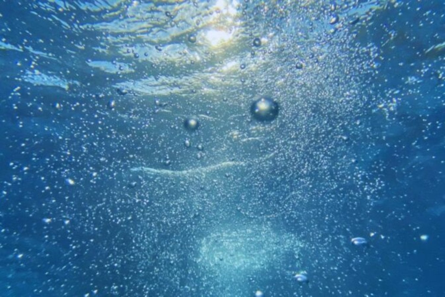 Encontrar agua en un planeta ya no garantiza nada. El problema es cuánto hay: si no alcanza cierto nivel, ni siquiera los mundos en zona habitable pueden sostener vida