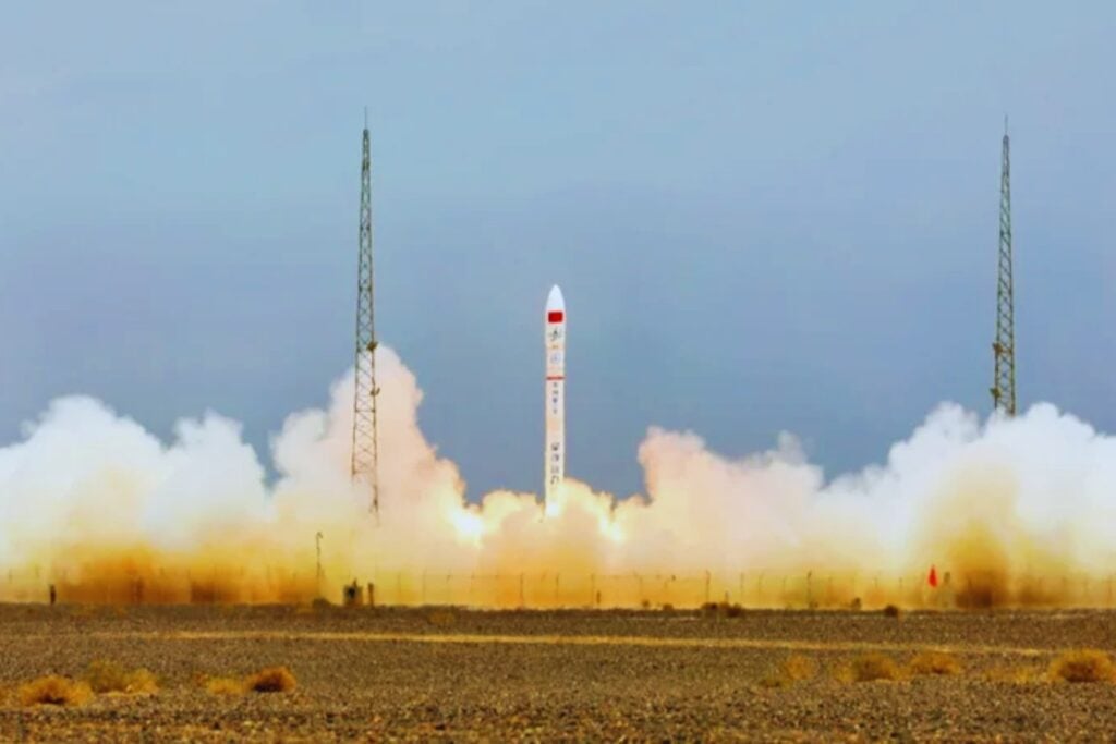 Irán da un salto en inteligencia militar desde el espacio. La compra del satélite chino TEE-01B con capacidad multiespectral, órbita a 500 km y resolución de 2 metros refuerza su vigilancia estratégica y enciende las alarmas internacionales