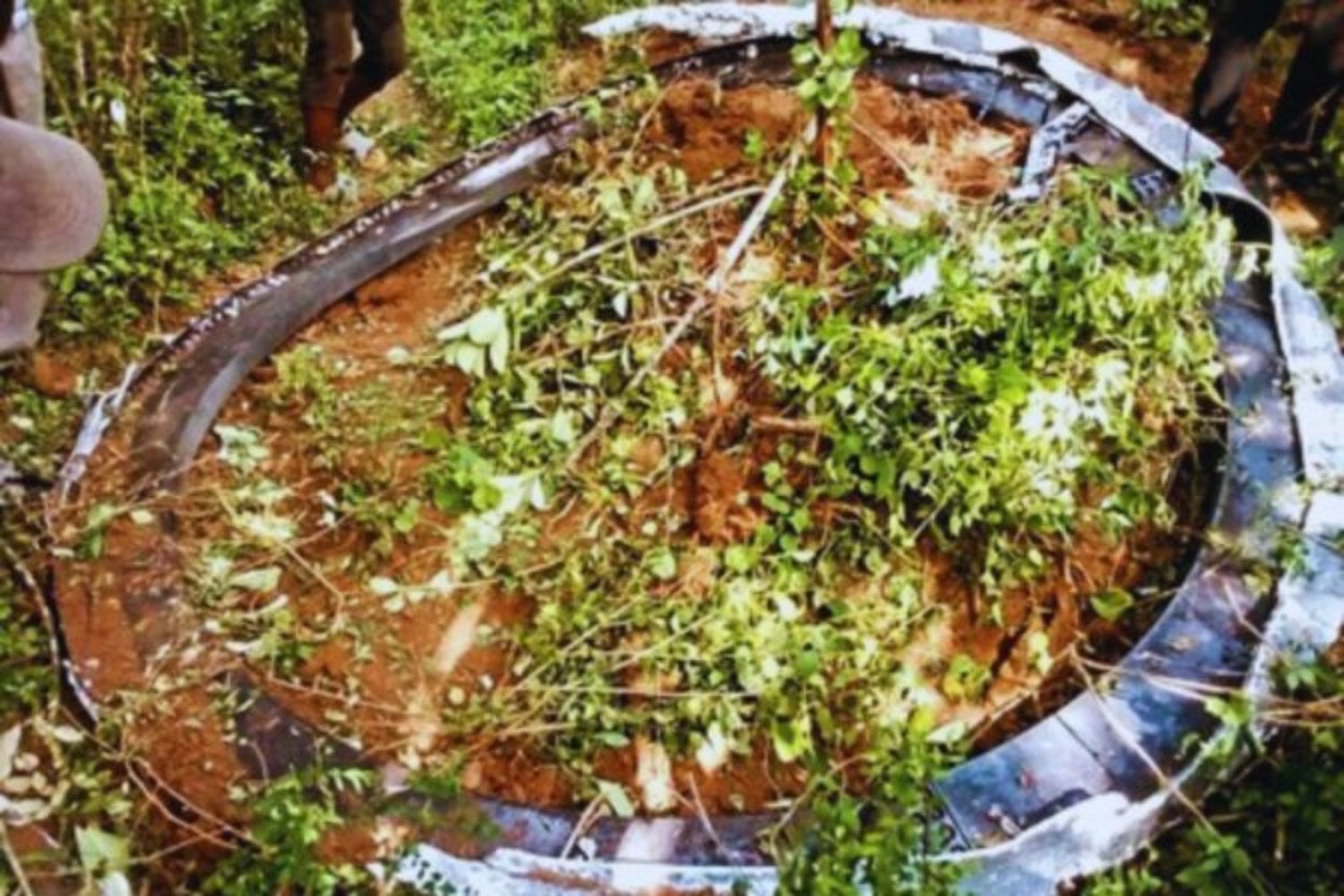 Un anillo metálico de media tonelada cayó del cielo en una aldea de Kenia a finales de 2024. Más de un año después, la investigación sigue sin confirmar de qué objeto espacial salió