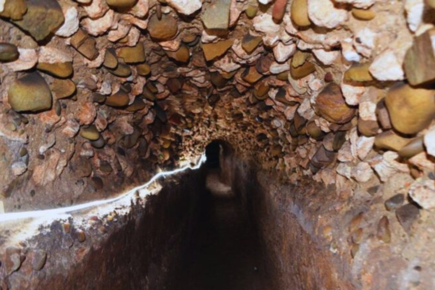 Roma descubre que bajo varios de sus edificios y carreteras hay mucho más que ruinas antiguas. Una red de túneles de al menos 15 kilómetros obliga a vigilar el subsuelo por riesgo de hundimientos y socavones