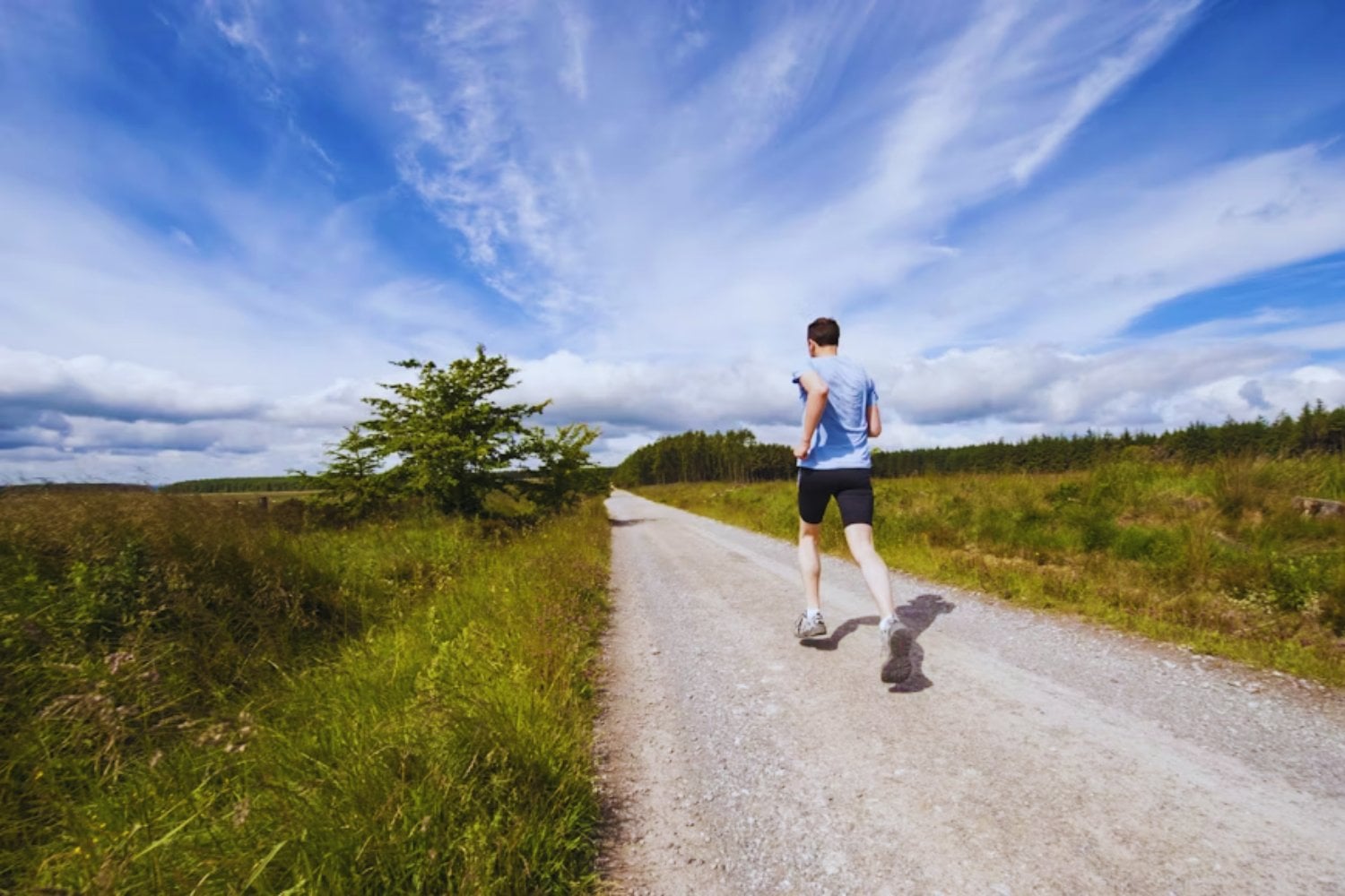 Tu cuerpo no responde igual al ejercicio a las 7 de la mañana que a las 7 de la tarde. La ciencia acaba de explicar por qué entrenar siempre a la misma hora puede cambiar más de lo que creíamos