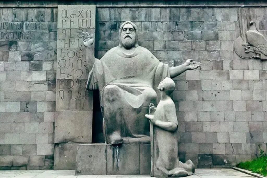 La IA encontró una coincidencia que los historiadores llevaban años discutiendo sin poder demostrar del todo. Los alfabetos armenio y georgiano comparten con la antigua escritura etíope similitudes demasiado precisas como para ser casualidad