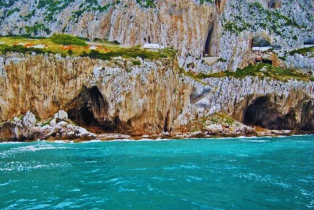 Una cueva sellada en Gibraltar acaba de abrirse tras 40.000 años. Existen muchos indicios de que podríamos estar frente al último hogar de los neandertales