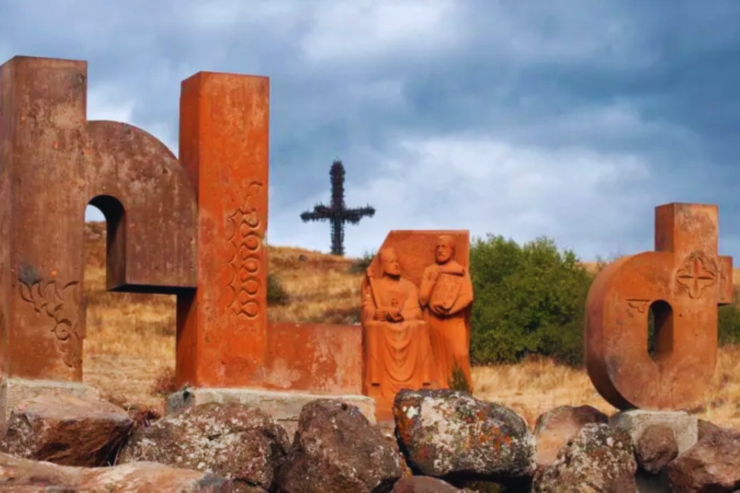 La IA encontró una coincidencia que los historiadores llevaban años discutiendo sin poder demostrar del todo. Los alfabetos armenio y georgiano comparten con la antigua escritura etíope similitudes demasiado precisas como para ser casualidad