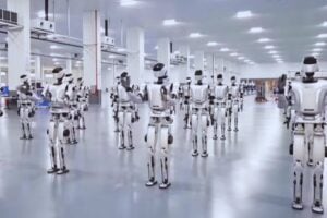 China ya tiene una fábrica capaz de ensamblar un robot humanoide cada 30 minutos. El objetivo no es exhibir tecnología, sino fabricar máquinas listas para trabajar en autos y electrodomésticos