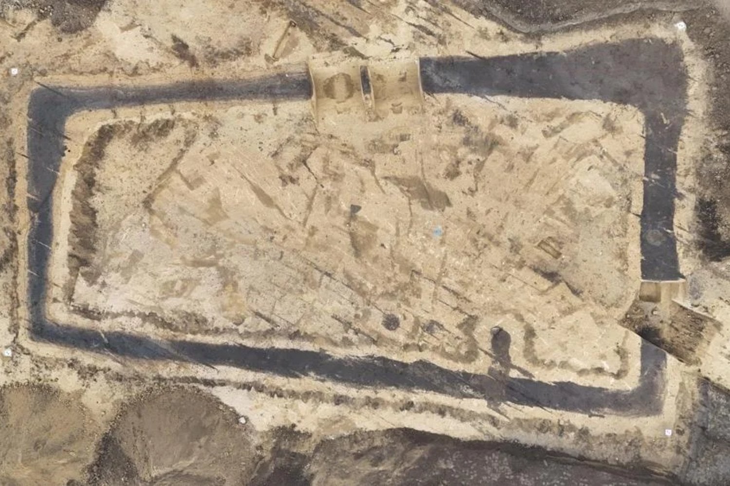 Los arqueólogos no daban crédito cuando excavaban un yacimiento alemán de 6.000 años. Bajo una tumba prehistórica apareció un túnel medieval casi intacto