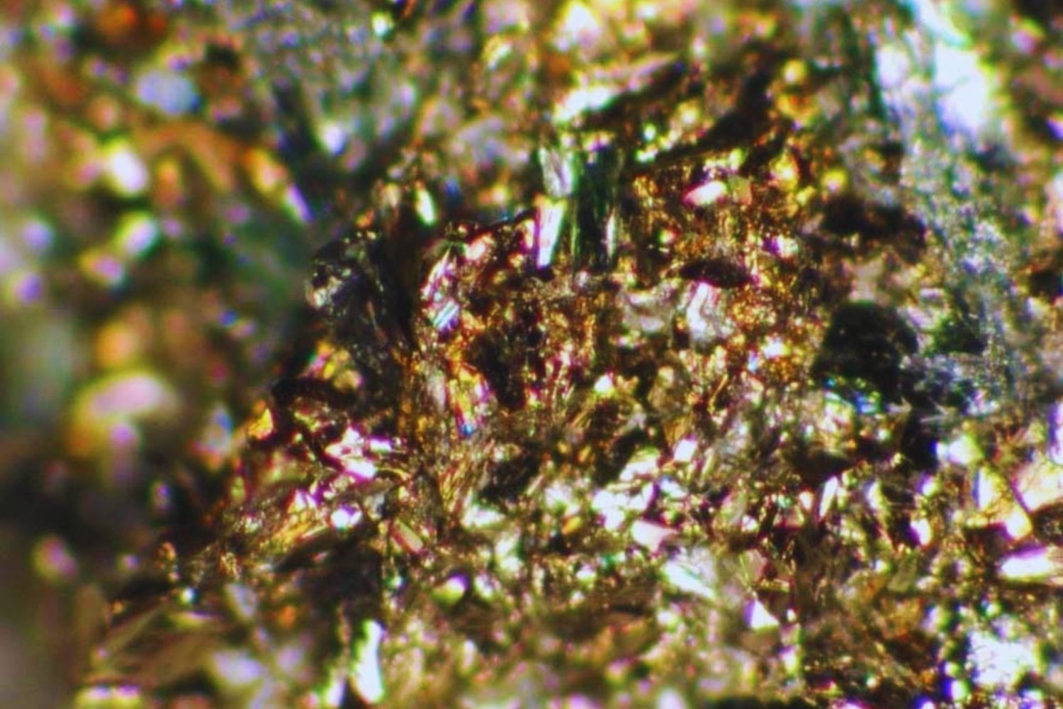 Japón analizó un fragmento del asteroide Ryugu y encontró un mineral que no debería estar ahí. El hallazgo es tan extraño que los científicos lo comparan con una “semilla tropical en el hielo del Ártico”