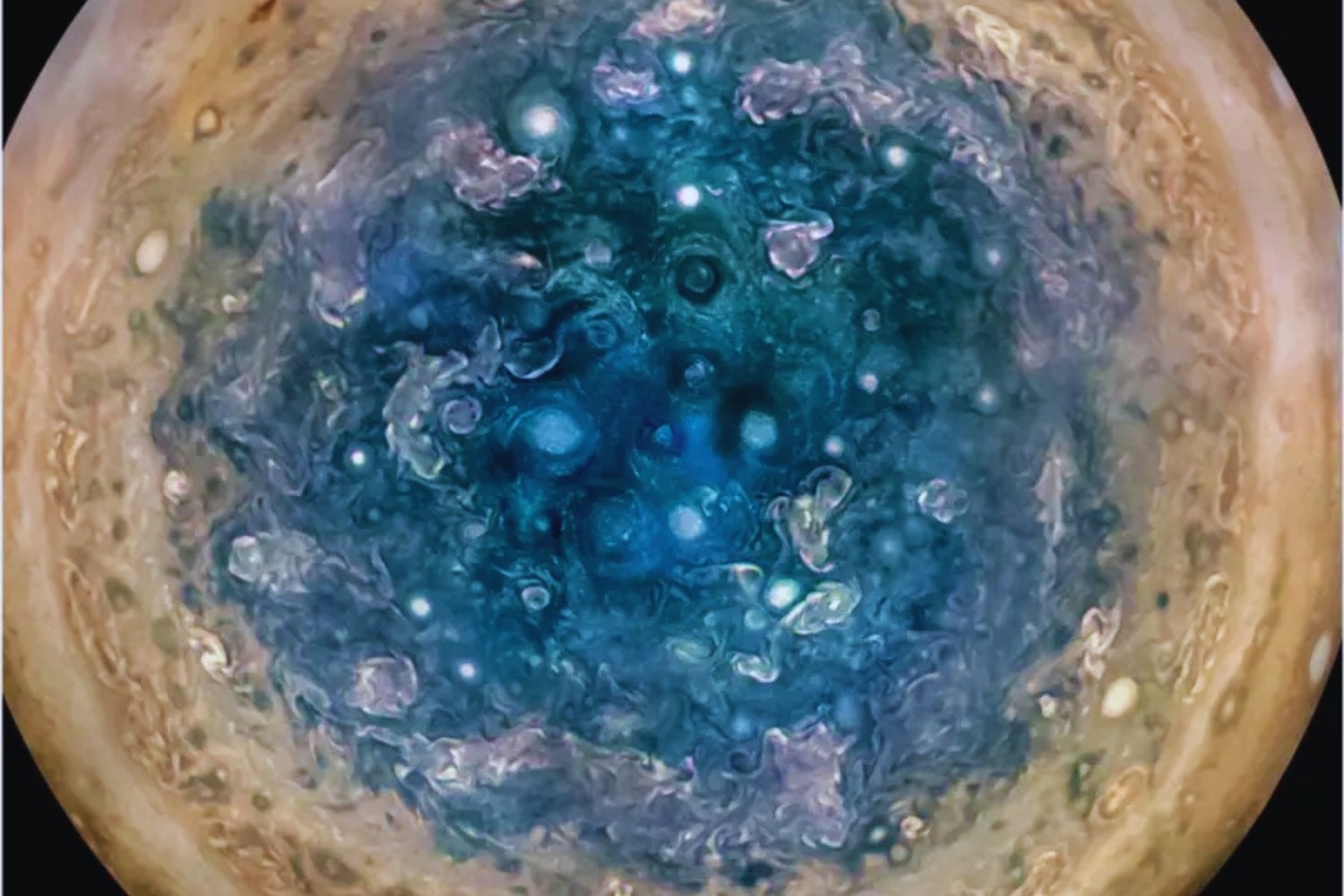 El telescopio Webb observa el “Júpiter” más cercano descubierto fuera del Sistema Solar y encuentra algo inesperado en su atmósfera. Sus extrañas nubes obligan ahora a revisar varios modelos científicos