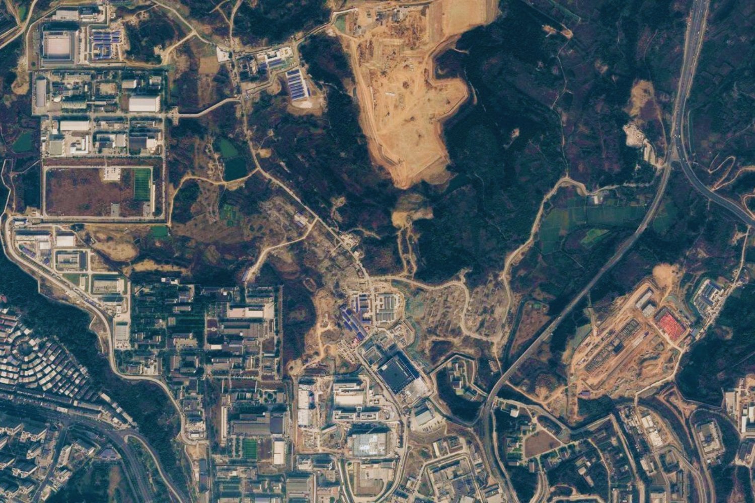 Las nuevas instalaciones nucleares de China ya se distinguen desde el espacio. Lo que revelan las imágenes satelitales sobre el giro estratégico de Pekín