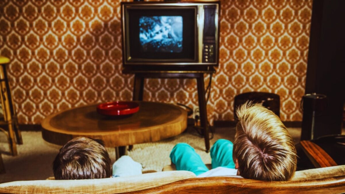 Crecieron resolviendo solos, sin ayuda inmediata y sin herramientas emocionales como las actuales. Así se construyó la resiliencia silenciosa de la generación nacida en los años 60 que hoy estudia la psicología