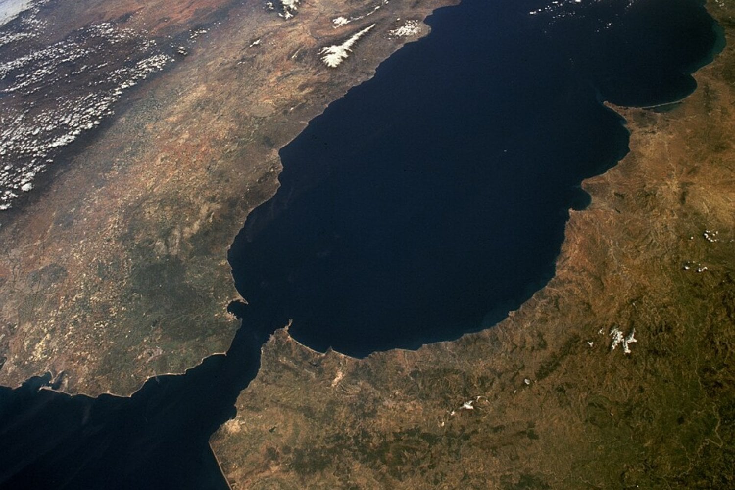 La idea de unir España y Marruecos con un túnel bajo el Estrecho parecía cuestión de ingeniería. En realidad, el gran enemigo lleva décadas siendo el fondo marino