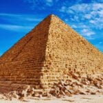 Una nueva hipótesis está obligando a replantear cómo los egipcios levantaron sus primeras grandes pirámides. El agua, y no solo las rampas, pudo haber sido la tecnología oculta detrás de estos monumentos