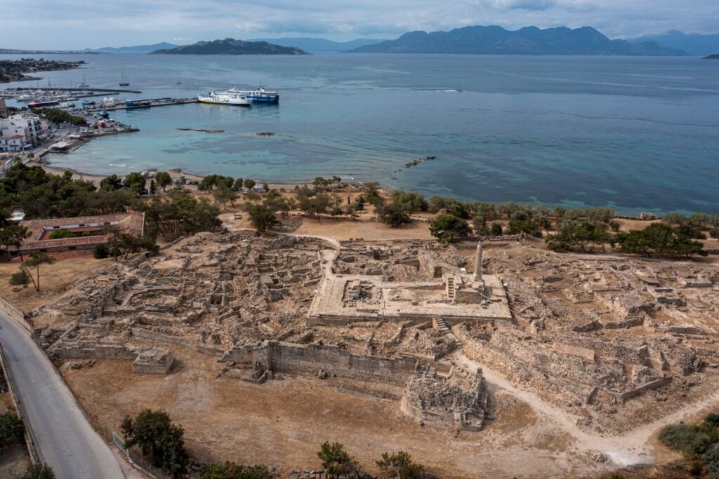 Encuentran en la isla griega de Egina unas joyas de oro ocultas durante más de 3.500 años. Su parecido con un famoso tesoro del Museo Británico reabre un viejo misterio arqueológico
