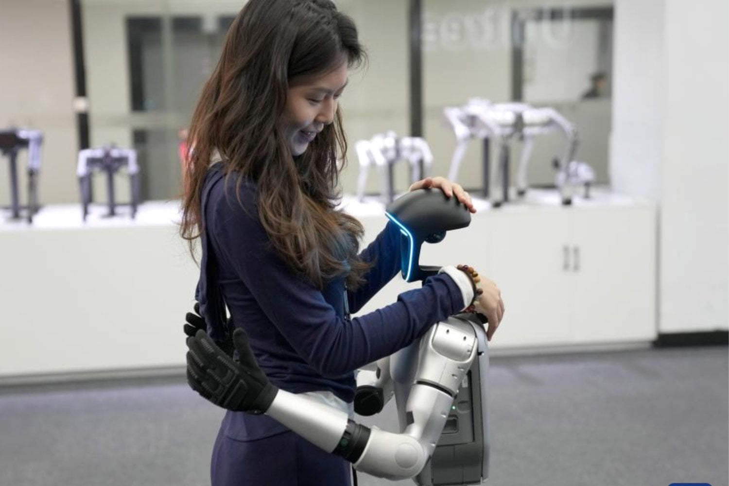 Los robots humanoides ya están trabajando en aeropuertos de Japón y no es una prueba tecnológica más. Es la respuesta a un problema que el país no logra resolver: falta de mano de obra en tareas físicas