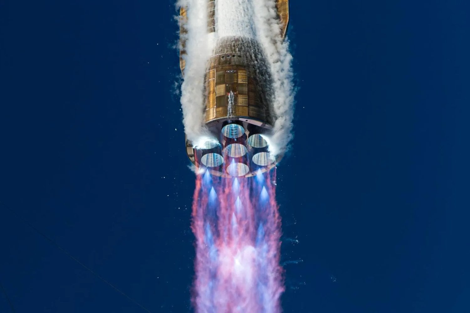 Algo salió muy mal en la última misión del cohete de Bezos. Blue Origin logró recuperar el propulsor del New Glenn, pero dejó el satélite de su cliente en una órbita equivocada