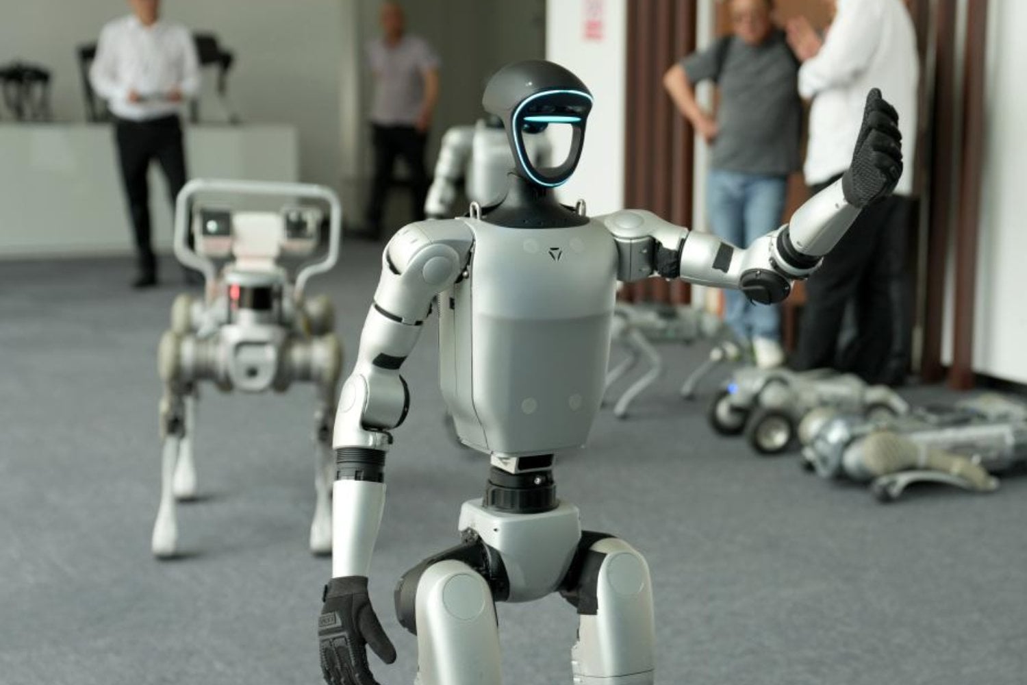 Los robots humanoides ya están trabajando en aeropuertos de Japón y no es una prueba tecnológica más. Es la respuesta a un problema que el país no logra resolver: falta de mano de obra en tareas físicas