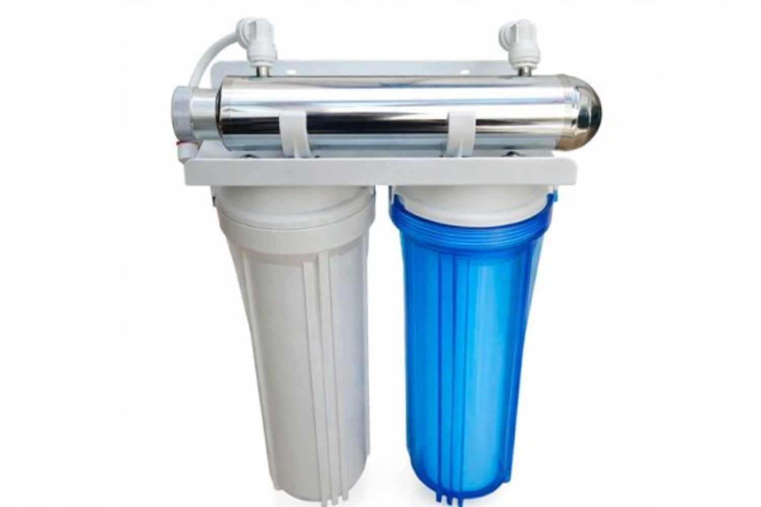 Un equipo del CONICET quiere llevar al hogar una solución para un problema casi invisible del agua potable. Desarrollan un dispositivo capaz de remover micro y nanoplásticos que hoy escapan a muchos filtros convencionales