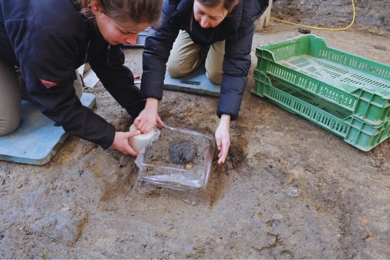 Descubren en Suiza la estructura del primer campamento militar romano de Vindonissa y un hallazgo casi imposible de conservar. Una hogaza de pan carbonizada sobrevivió dos mil años bajo tierra