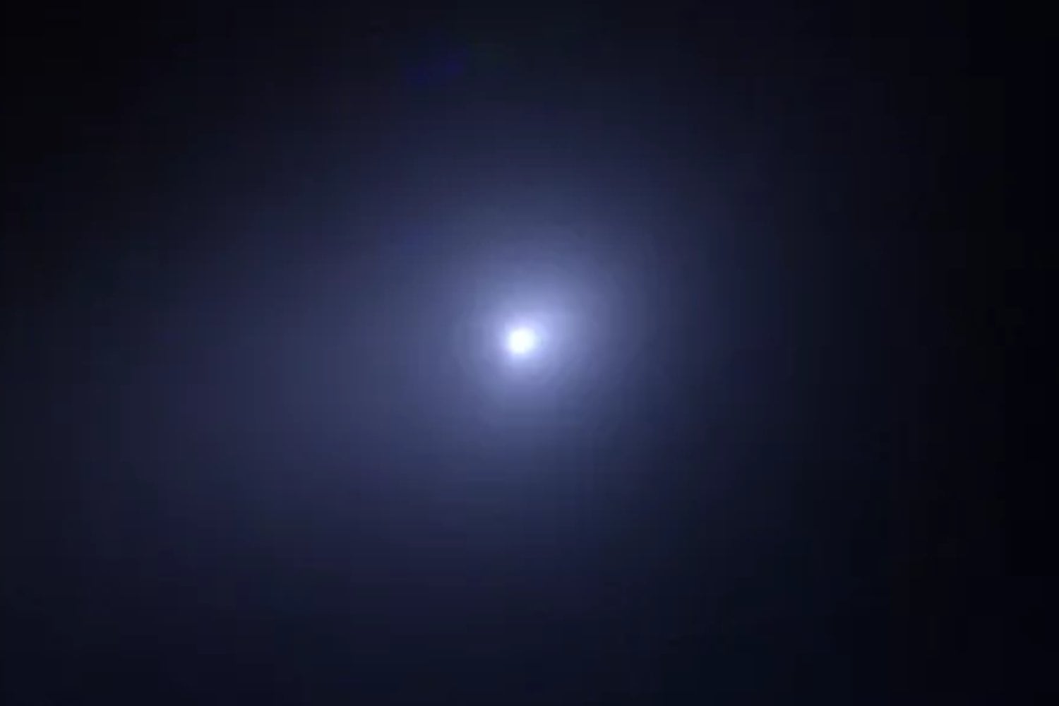 El cometa interestelar 3I/Atlas está cambiando mientras cruza el sistema solar. El telescopio Subaru detecta variaciones químicas que sugieren un interior distinto a su superficie