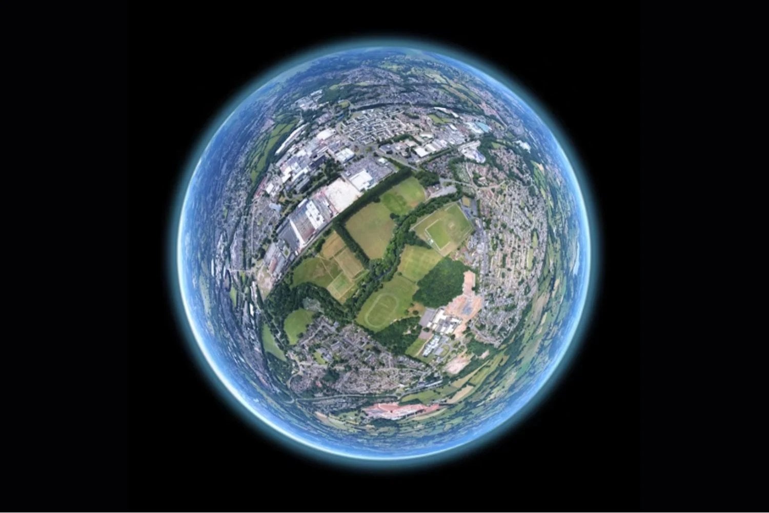 La Tierra ya no da para más con el modelo actual. Un estudio científico calcula cuánta población podría sostener realmente y advierte que ya hemos superado ese límite