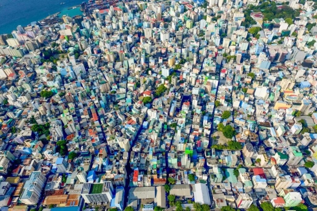 Varios investigadores y expertos en demografía coinciden: la Tierra no puede sostener a la futura población humana, ni siquiera a la actual. Un nuevo estudio alerta de que ya vivimos por encima de los límites del planeta