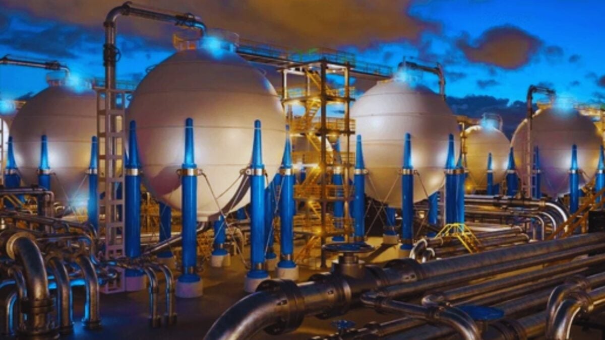 China acaba de activar una “batería subterránea” de hidrógeno a escala industrial usando cavernas de sal. No es solo un proyecto energético: es una forma de resolver uno de los mayores problemas de las renovables