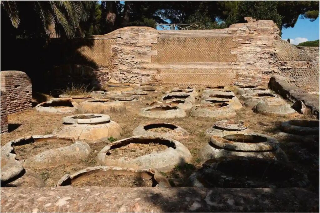 Roma escondía gigantes de cerámica de mil litros en su puerto de Ostia. Un estudio revela que guardaban salsa de pescado y se reforzaban con plata, estaño y plomo