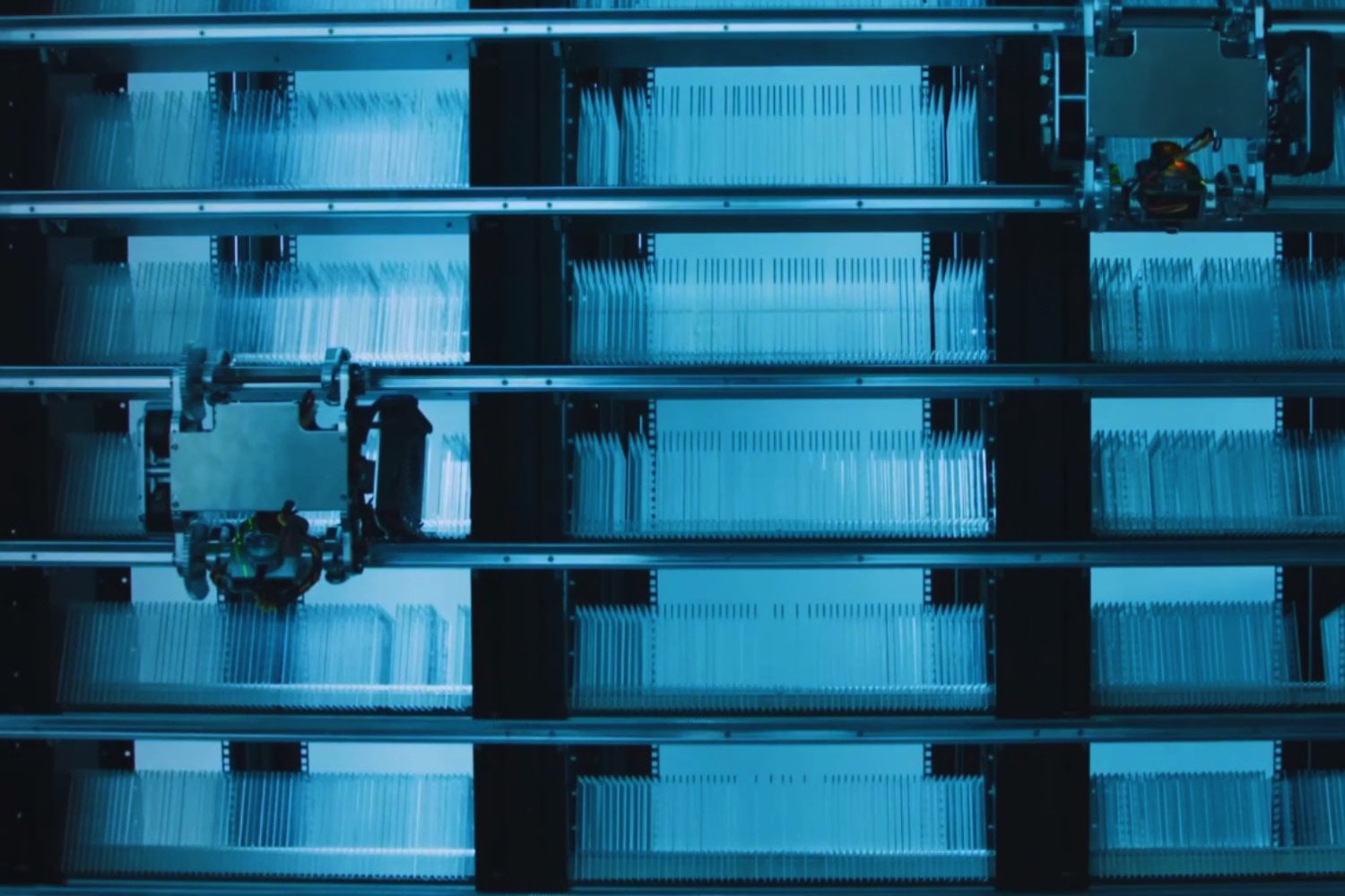 La nube consume cada vez más energía y los discos duros envejecen rápido. Científicos ahora proponen un cristal capaz de conservar datos durante más de 10.000 años