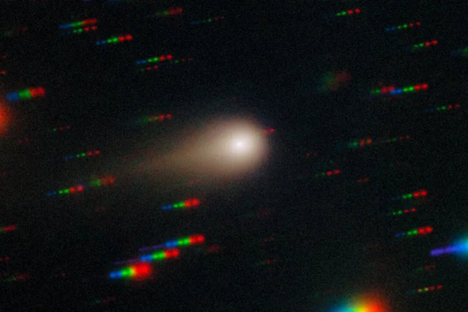 El James Webb encontró en el cometa 3I/ATLAS algo mucho más raro que una órbita extraña. Su composición apunta a un fragmento expulsado de un sistema totalmente helado y antiquísimo hace 12 mil millones de años