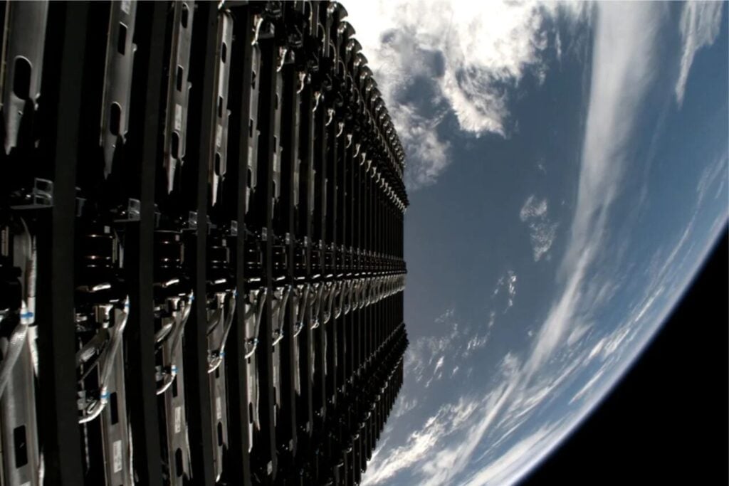 Un satélite Starlink de SpaceX sufrió un desperfecto y se rompe en pedazos en el espacio exterior