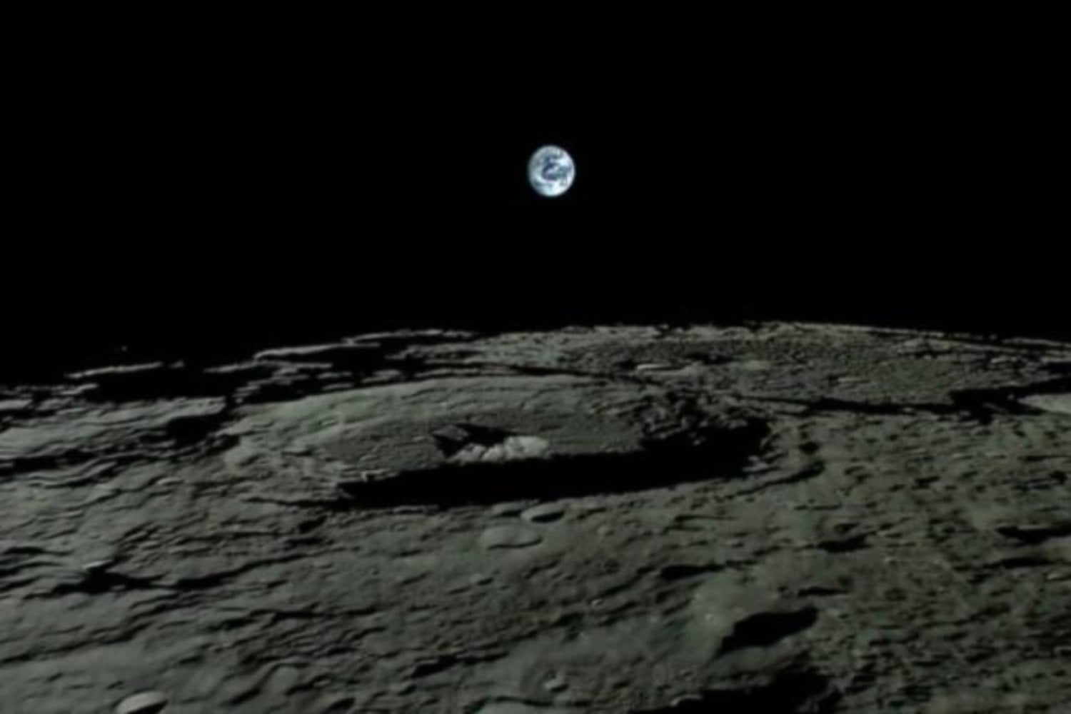 Hay cráteres en la Luna que nunca han visto la luz del Sol y podrían guardar hielo desde hace 1.500 millones de años. Ahí podría empezar la próxima era de la exploración humana