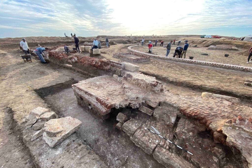 Pensaban que era un edificio político sin demasiada relevancia, pero seis años de excavaciones han revelado algo mucho más complejo. Un templo circular único que cambia lo que sabíamos sobre el norte del Antiguo Egipto