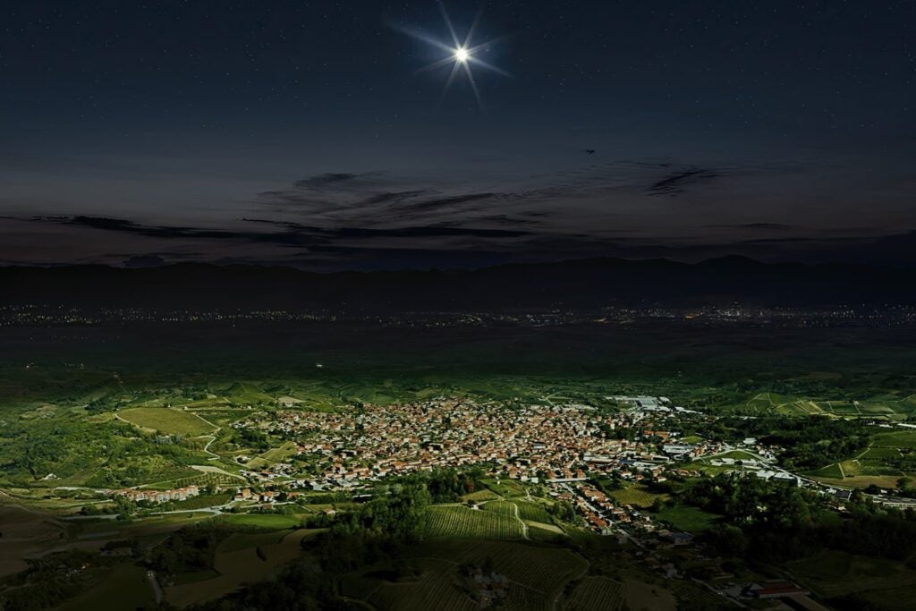 Una startup quiere vender luz solar en mitad de la noche. Su idea es lanzar miles de espejos al espacio para reflejar el Sol sobre la Tierra, y muchos científicos ya están alarmados