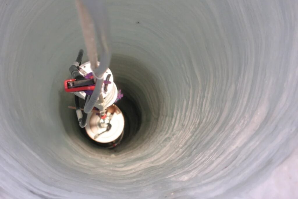 Detectaron misteriosas señales de radio saliendo del hielo de la Antártida y no eran ruido. Científicos creen que acaban de abrir una nueva ventana al universo extremo