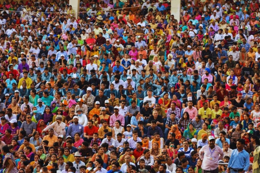 Llevamos décadas tomando decisiones con datos incompletos. Un estudio revela que los mapas de población global podrían estar dejando fuera a miles de millones de personas