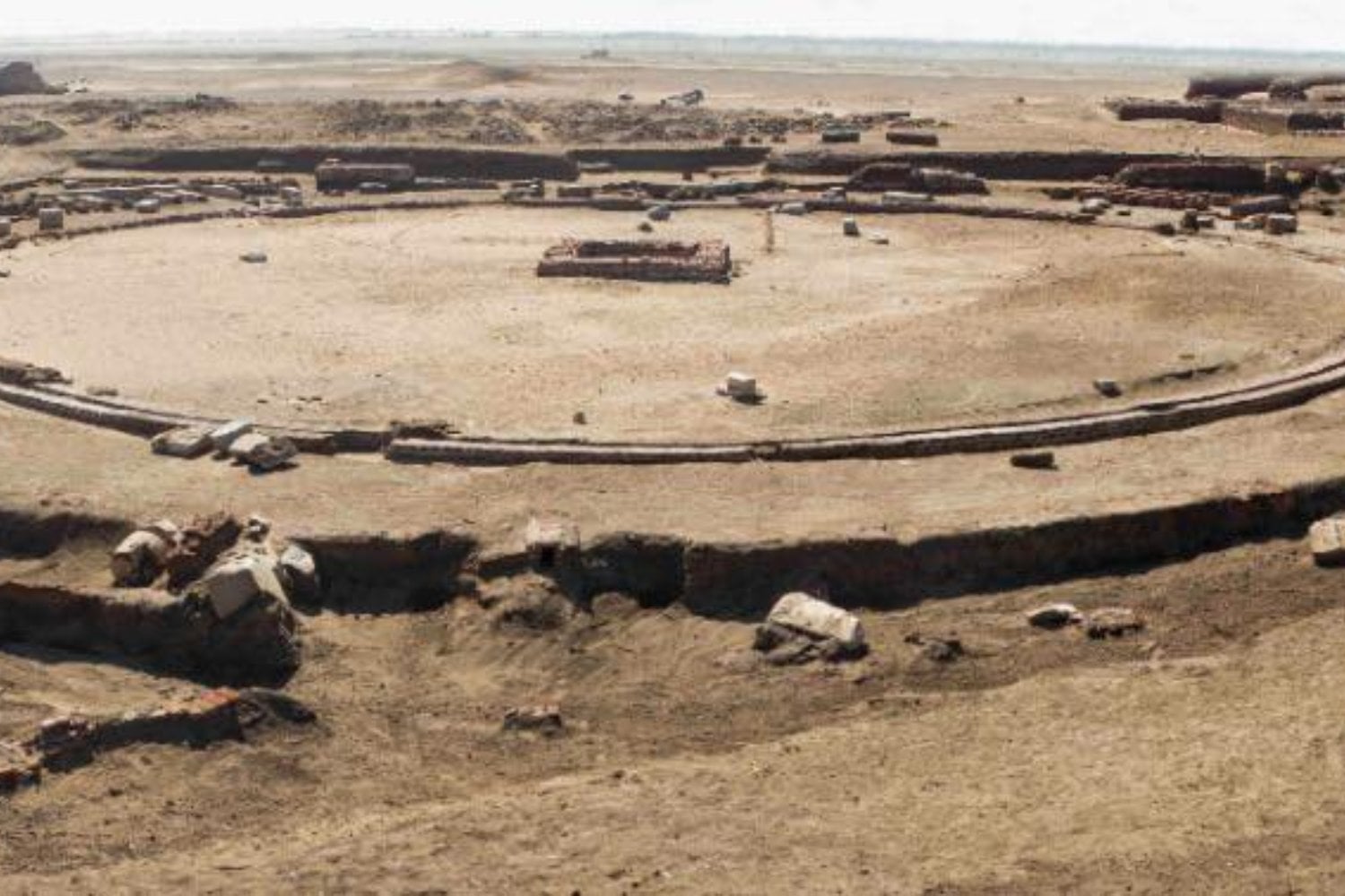 Pensaban que era un edificio político sin demasiada relevancia, pero seis años de excavaciones han revelado algo mucho más complejo. Un templo circular único que cambia lo que sabíamos sobre el norte del Antiguo Egipto