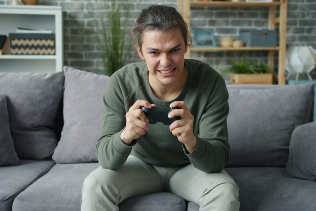 Muchos ven inmadurez en adultos de 30 y 40 años que siguen jugando videojuegos. La psicología cree que en realidad podrían estar protegiendo su cerebro para la vejez