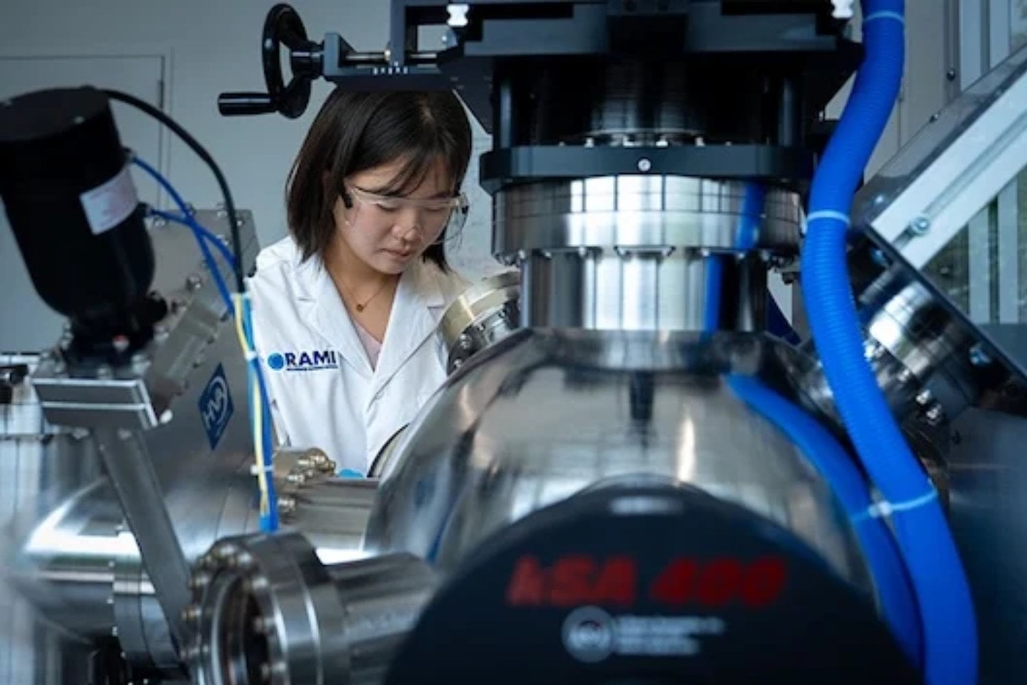 Un nuevo material logra algo que llevaba décadas sin resolverse en física. Multiplica por 100 la interacción entre electricidad y magnetismo y podría reducir el consumo energético de los ordenadores