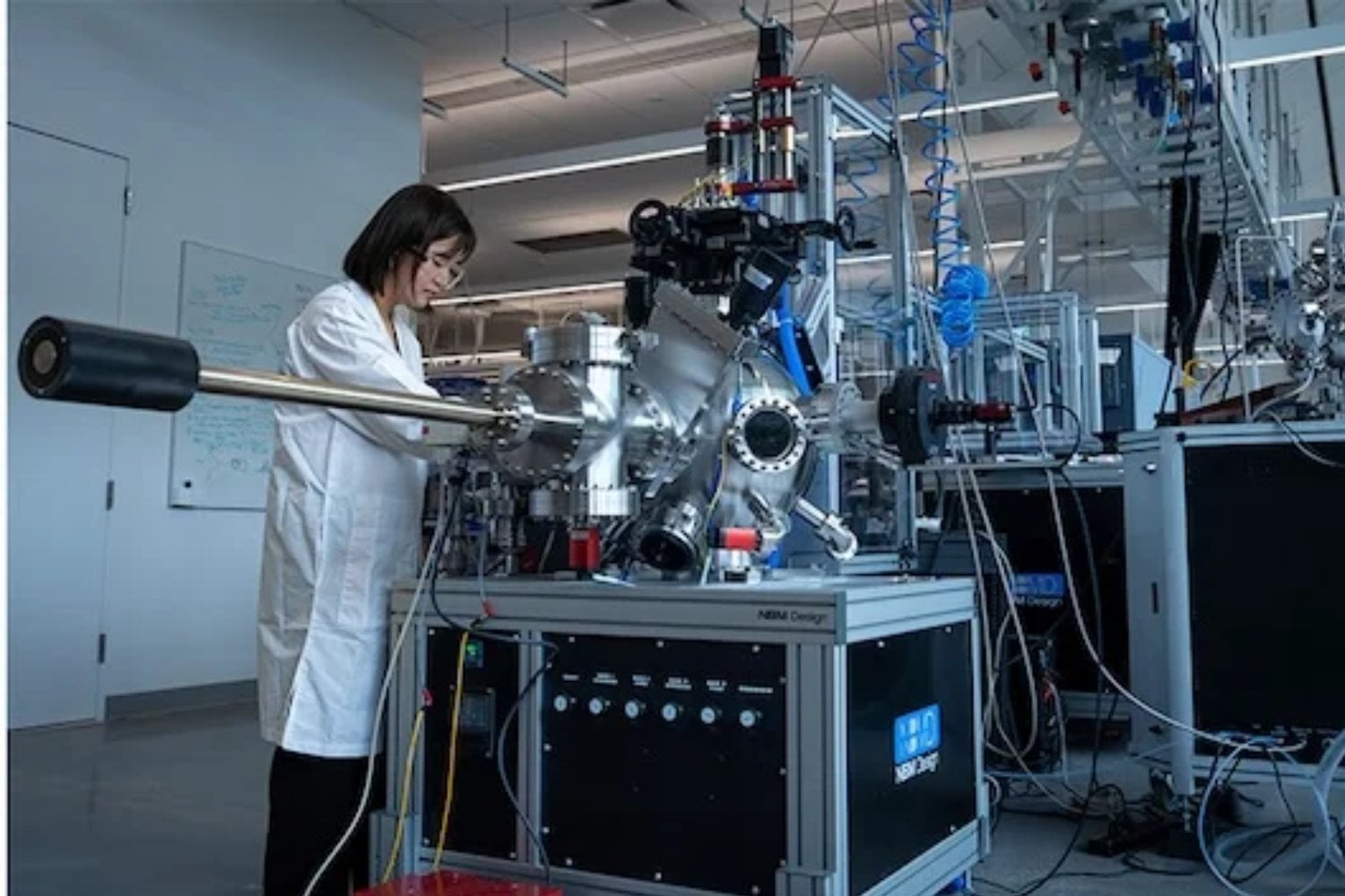 Un nuevo material logra algo que llevaba décadas sin resolverse en física. Multiplica por 100 la interacción entre electricidad y magnetismo y podría reducir el consumo energético de los ordenadores