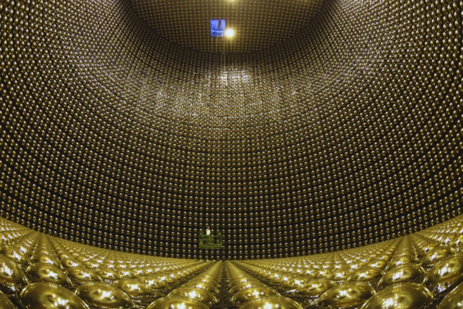 Los ordenadores cuánticos aún fallan demasiado. Este nuevo tipo de cúbit basado en superátomos gigantes promete reducir errores, frenar la decoherencia y acercarnos por fin a máquinas cuánticas universales